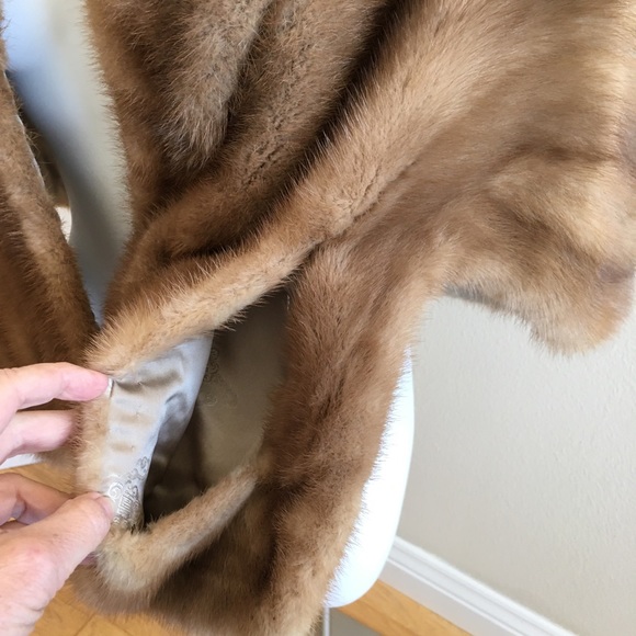 Vintage Mink Stole by The Halle Bros Co Medium Brown Fur Satin lining - Picture 4 of 7